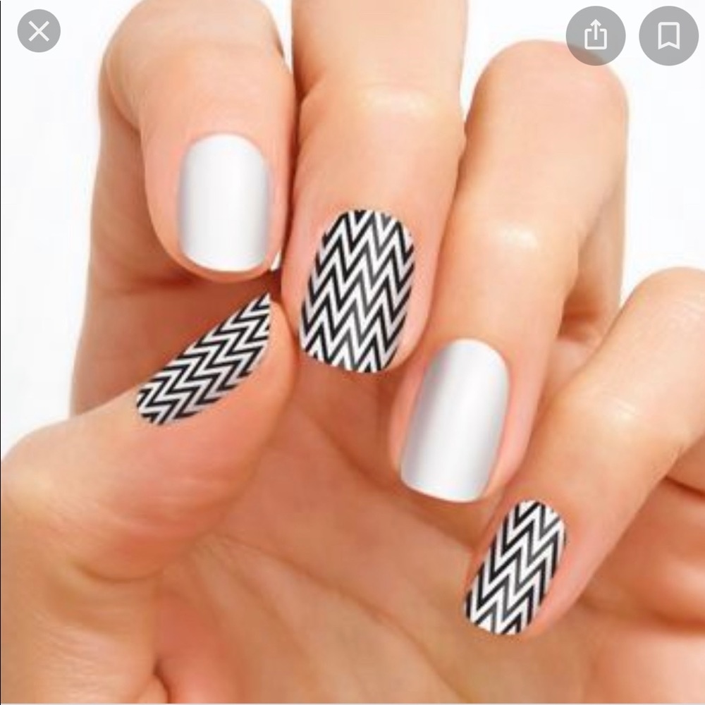 Color street nail kit (Valley Girl)